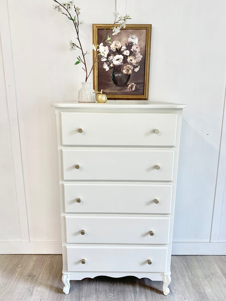 Cottage white dresser