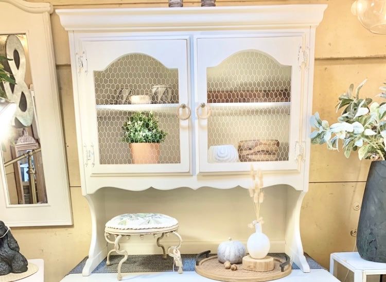 Hutch top with chicken wire