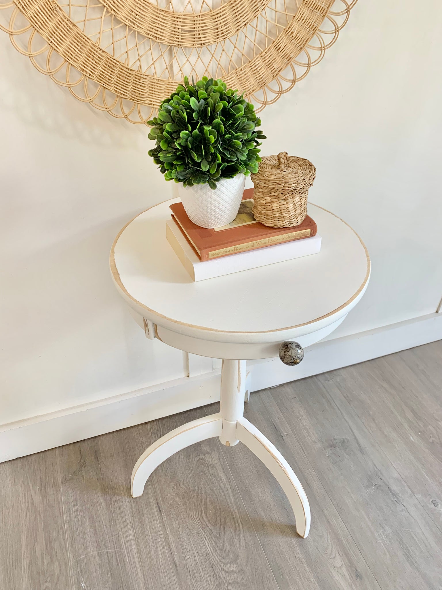 Gazebo white modern table with antique flair